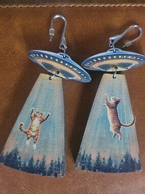 Beam Me Up Kitty Wooden Earringa